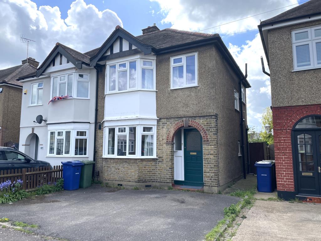 Lot: 23 - SEMI-DETACHED HOUSE FOR IMPROVEMENT - Front of property